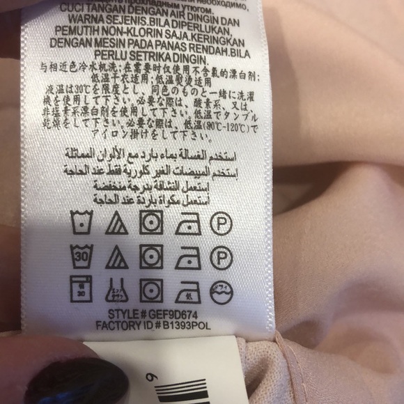 BCBGeneration Simple V romper/ jumpsuit in bide rose smoke. Size 0. - Picture 15 of 15